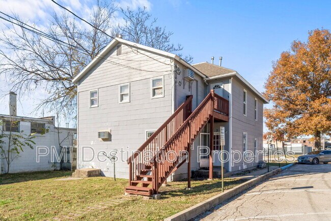 Building Photo - 533 Brown Ave