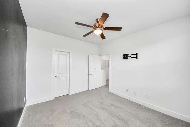 Building Photo - 8821 Hollister Pine Ct