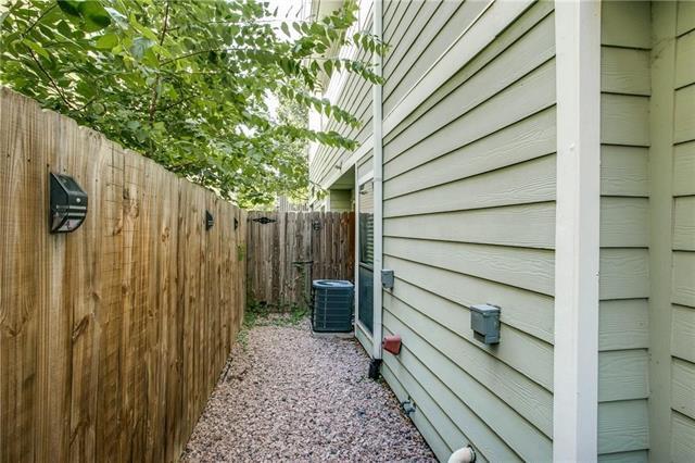 Building Photo - 2415 Stutz Dr