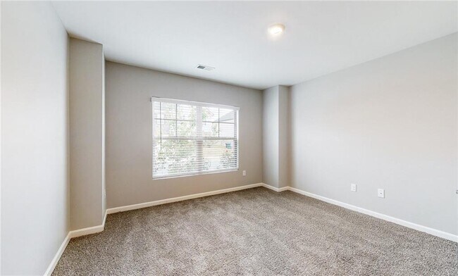 Building Photo - 2327 Burnett Ln