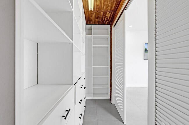 Building Photo - 6700 E Tropical Way