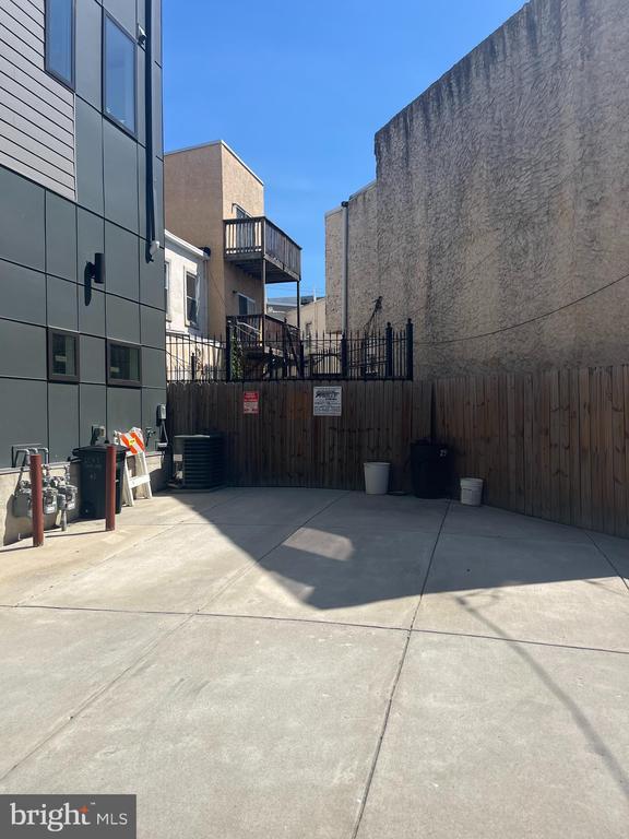 Building Photo - 2547 Grays Ferry Ave