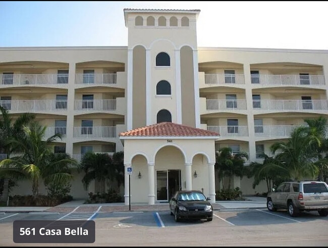 Building Photo - 561 Casa Bella Dr