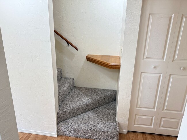 Building Photo - Updated 2 bedroom, 1 bath with garage!