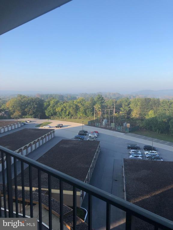 Building Photo - 20926 Valley Forge Cir