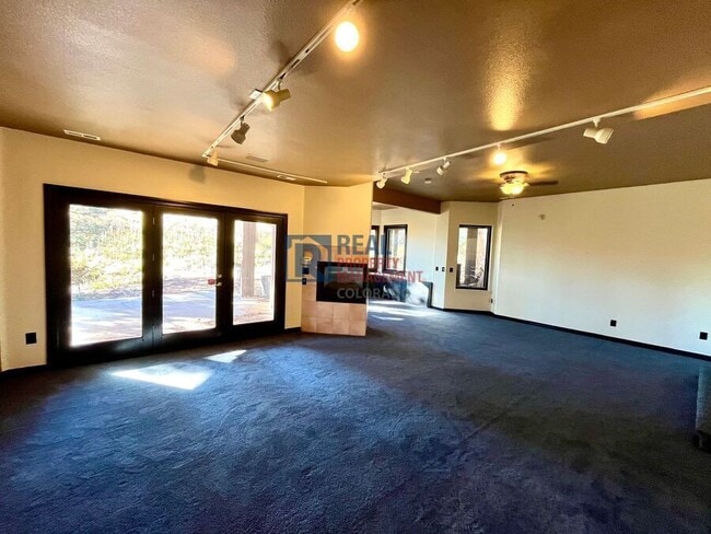 Building Photo - 2645 Rossmere St