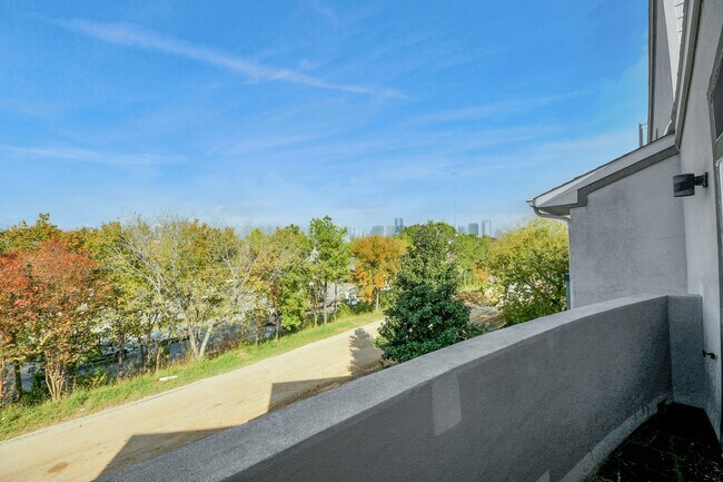 Building Photo - 2911 Chartres St