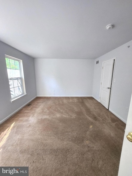 Building Photo - 302 Hidden Dr
