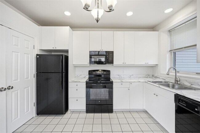 Building Photo - 326 Hailman St
