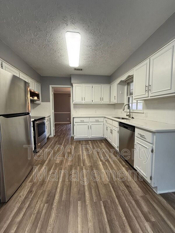 Building Photo - 6118 Abbey Dr