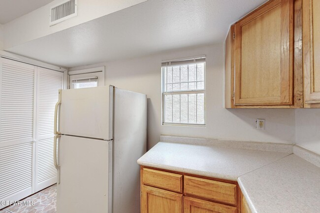 Building Photo - 3519 Oasis Dr