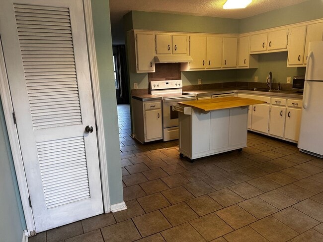 Building Photo - Sylvan Park Townhouse