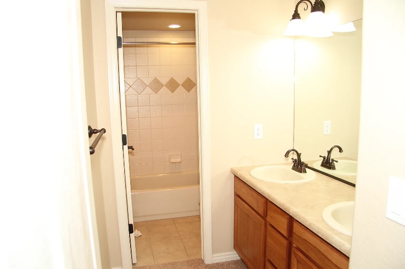 Building Photo - 2424 Sierra Oak Dr