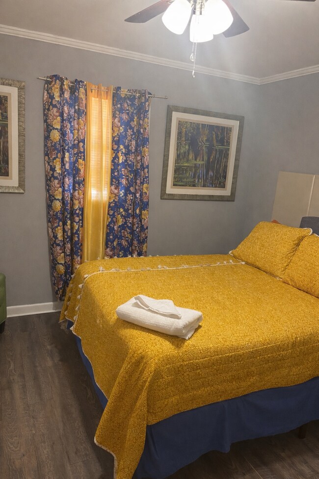 Building Photo - 814 Pierce Ave