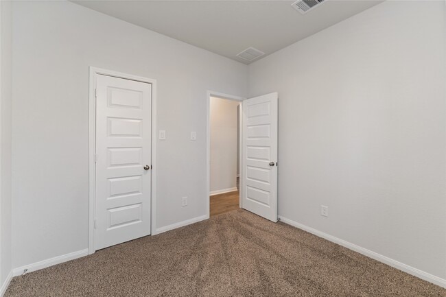 Building Photo - 25587 Blossom Ct