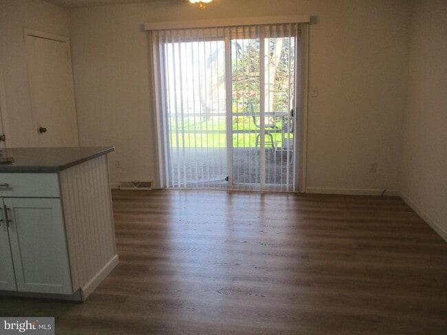 Building Photo - 525 Grant Ave