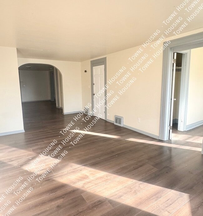 Building Photo - 24 Como Ave