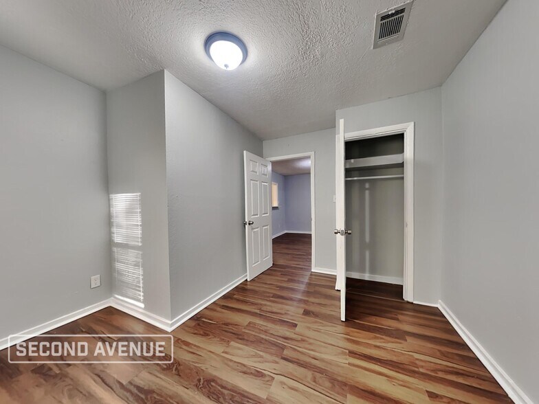 Building Photo - 5721 Teeler Ave