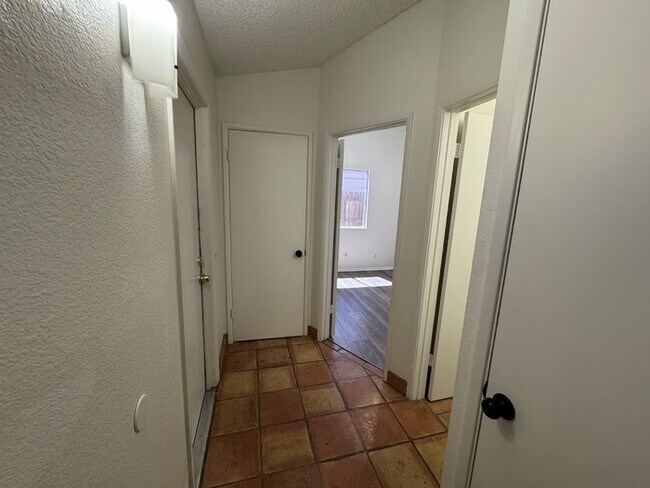 Building Photo - North Phoenix 2 bedroom Duplex
