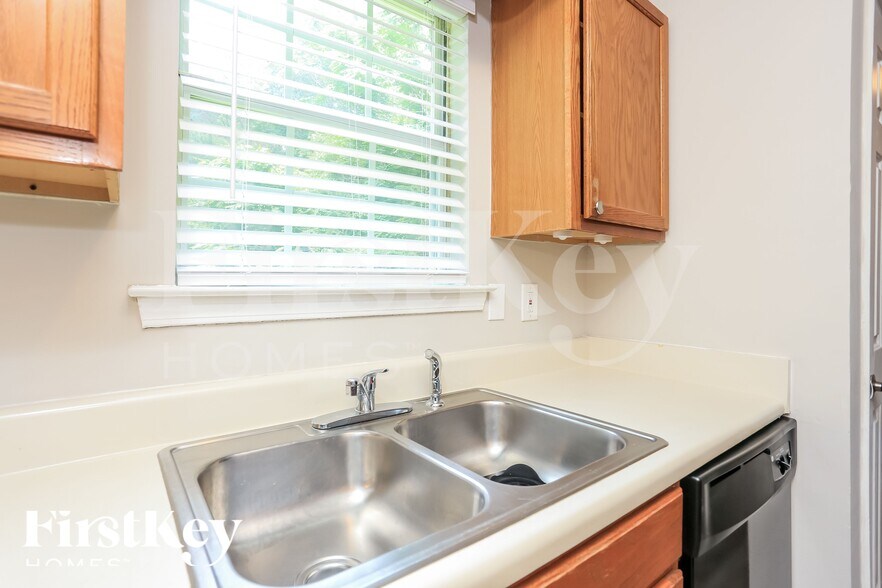 Building Photo - 252 Pine Valley Dr