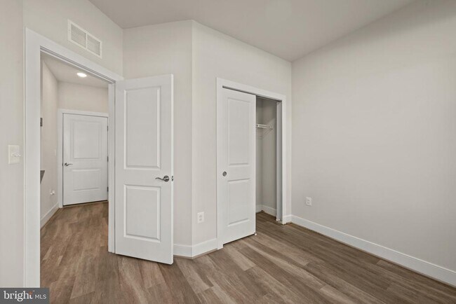 Building Photo - 148 Stowe Dr