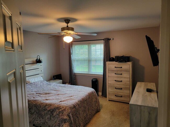 Building Photo - 35 Foxcroft Rd