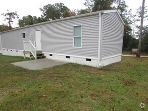 Building Photo - Single wide trailer on block foundation - ...