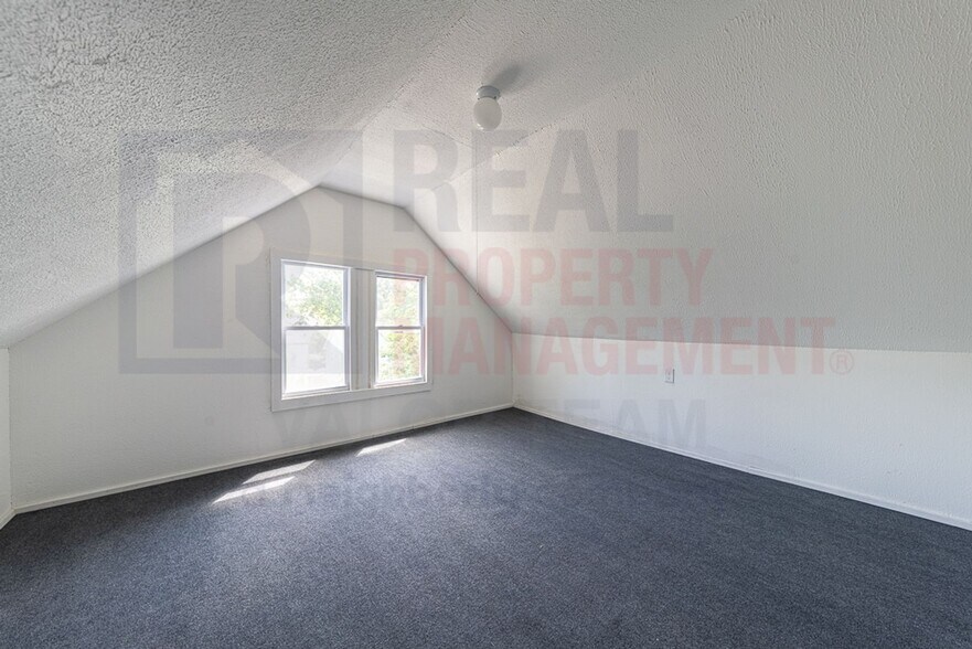 Building Photo - 2040 W 103rd St