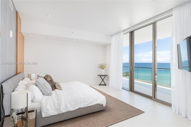 Building Photo - 18975 Collins Ave