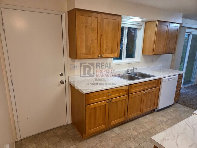 Building Photo - Check out this wonderful 2.0 bedroom, 2.0 ...