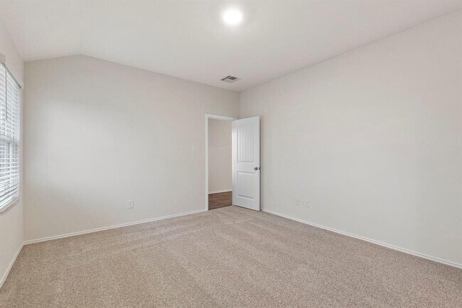 Building Photo - 280 Granary Dr