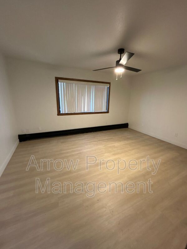 Building Photo - 215 E Arbor Ave
