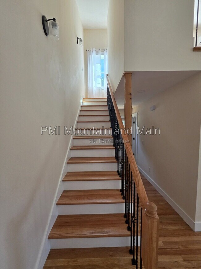Building Photo - 104 Perennial Gardens