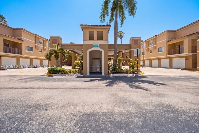 Building Photo - 771 N Pine Island Rd