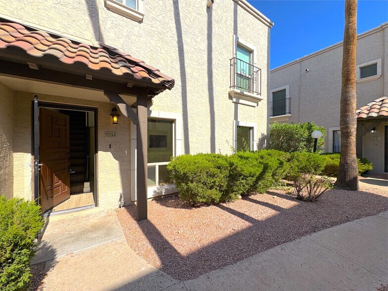 Building Photo - 7290 E Rancho Vista Dr