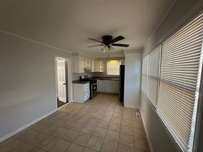 Building Photo - Awesome 2 bedroom house just outside Antioch!