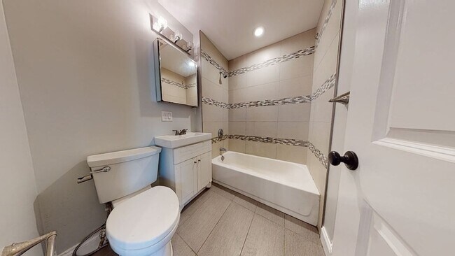 Building Photo - 27 Chestnut Ave