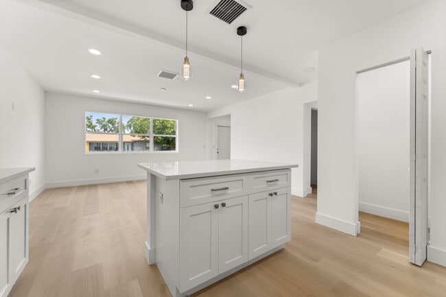 Building Photo - 111 W 35th St