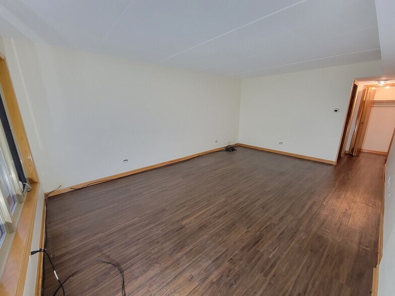 Building Photo - 16524 Crescent Ave
