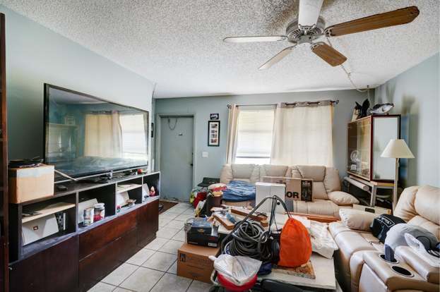 Building Photo - 8867 Sunset Dr