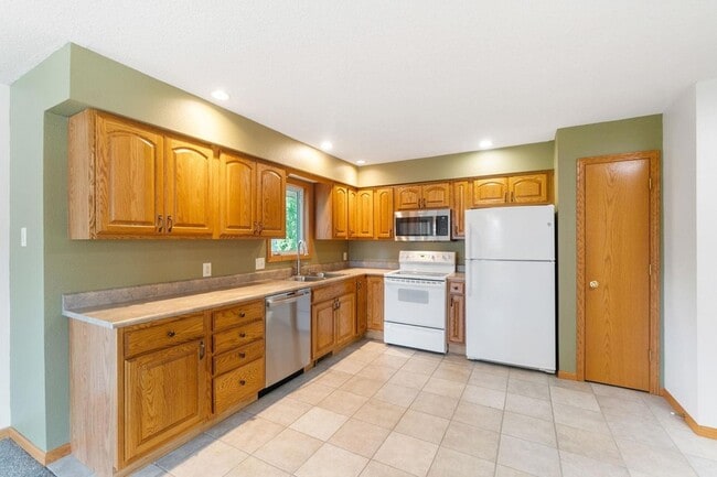 Building Photo - 418 Colby Rd