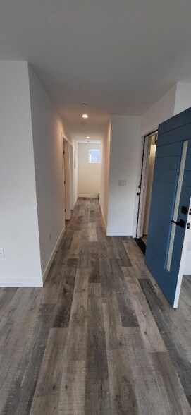 Building Photo - 12648 Oxnard St