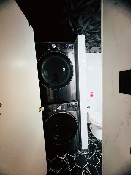 Laundry in the bathroom - 6300 Stevenson Ave