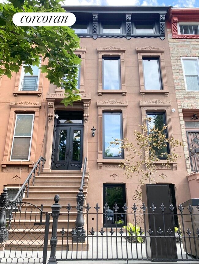 Building Photo - 522 Monroe St