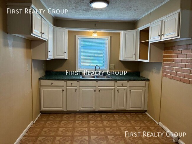 Building Photo - 5290 Derby Rd