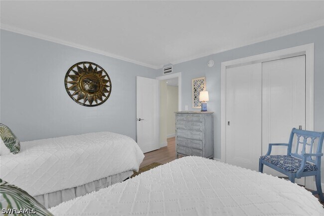 Building Photo - 3200 Gulf Shore Blvd N