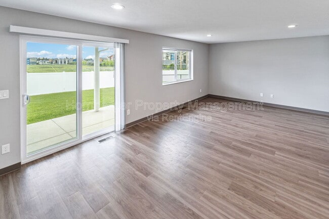 Building Photo - 1305 N Coach Dr