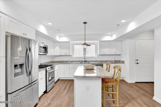 Building Photo - 1140 Springwood Ave