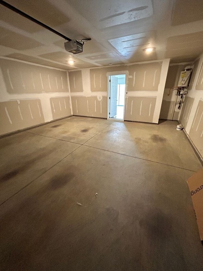 Building Photo - 632 Clay Dr