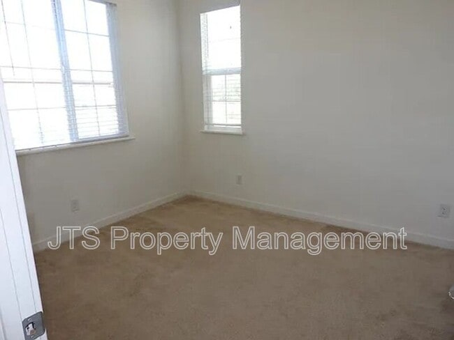 Building Photo - 3048 Ivy Creek Ln